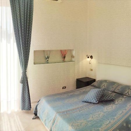 Toledo Bed & Breakfast เนเปิลส์ ภายนอก รูปภาพ