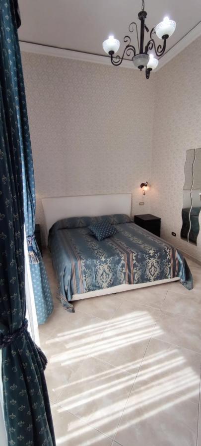 Toledo Bed & Breakfast เนเปิลส์ ภายนอก รูปภาพ