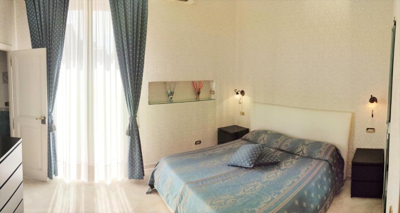 Toledo Bed & Breakfast เนเปิลส์ ภายนอก รูปภาพ