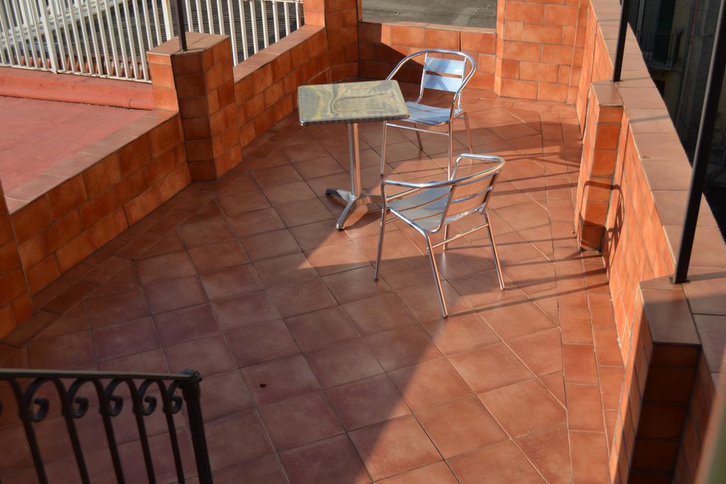 Toledo Bed & Breakfast เนเปิลส์ ภายนอก รูปภาพ