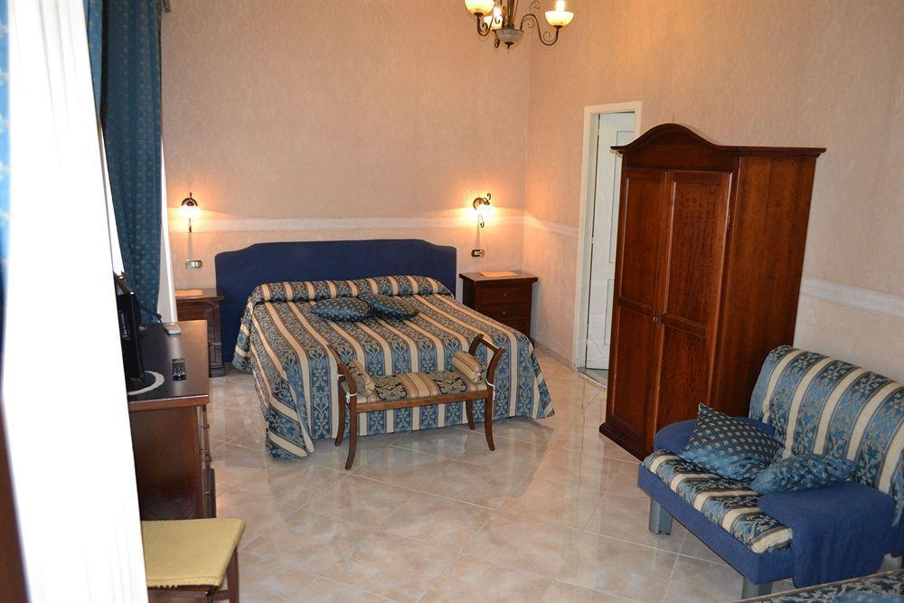 Toledo Bed & Breakfast เนเปิลส์ ภายนอก รูปภาพ