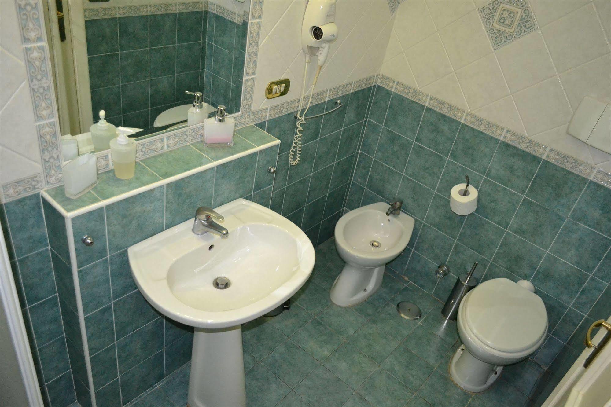Toledo Bed & Breakfast เนเปิลส์ ภายนอก รูปภาพ